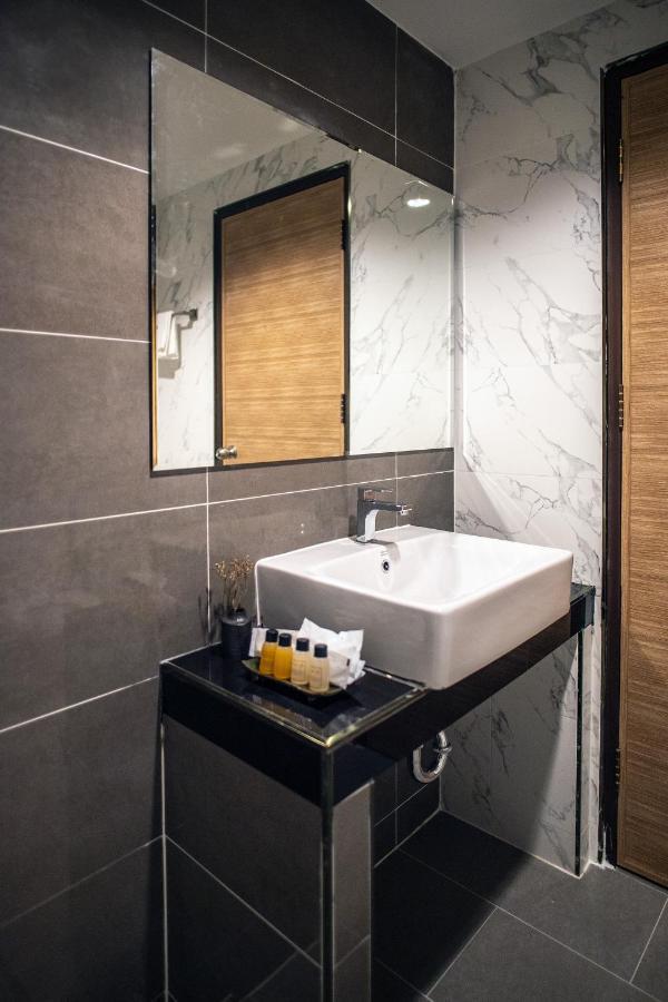 Tonkla Boutique Hotel Ламфун Екстериор снимка